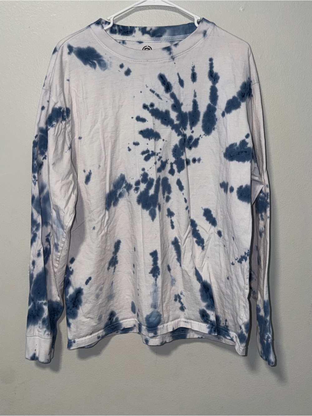 Tie-Dye Long-Sleeve Tee in White & Navy